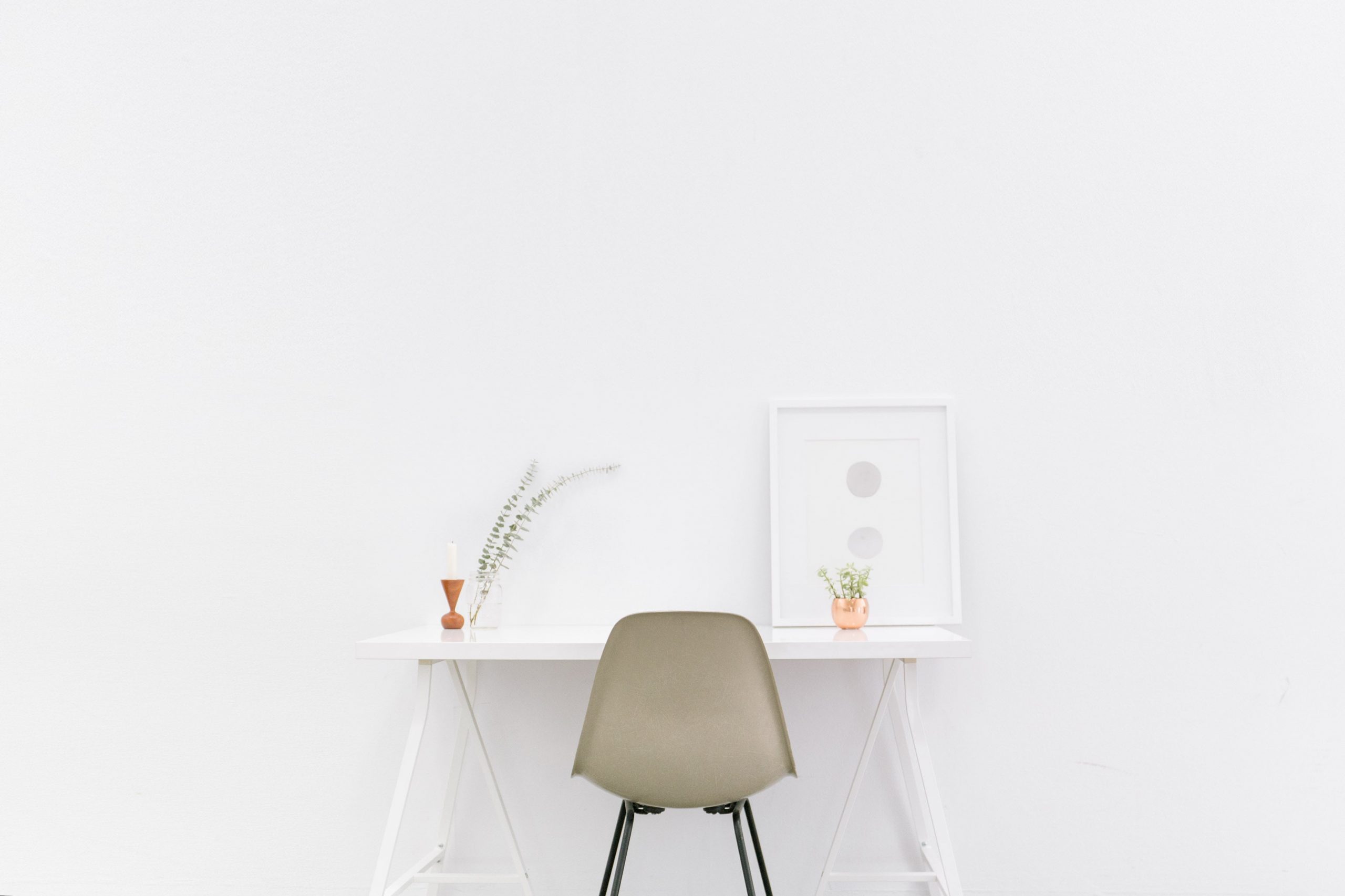 bench-accounting-49909-unsplash-min